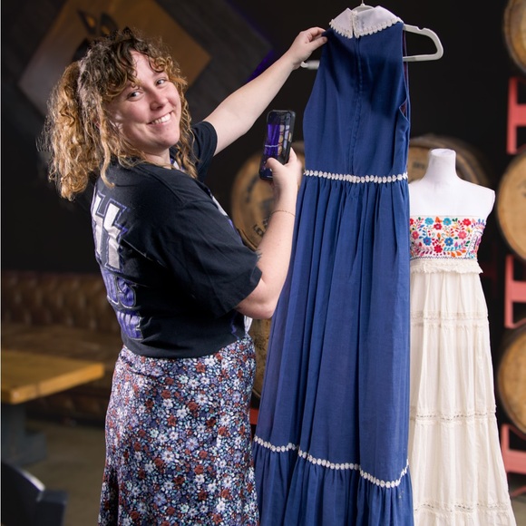 Meet your Posher, Liz - Picture 1 of 8